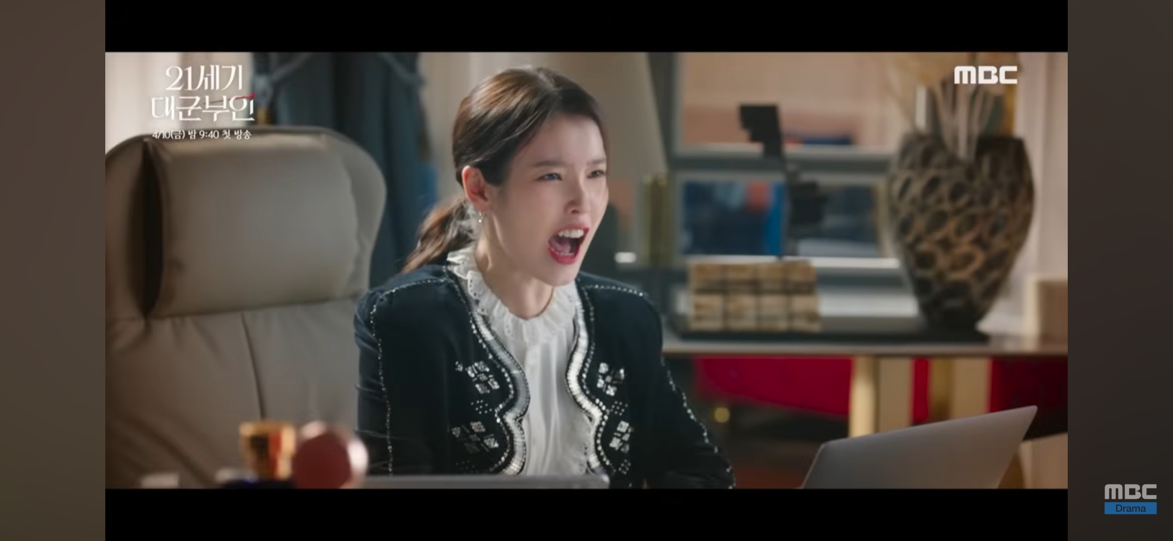 [잡담] 아이유 이 표정 ㄹㅇ초면 | 인스티즈