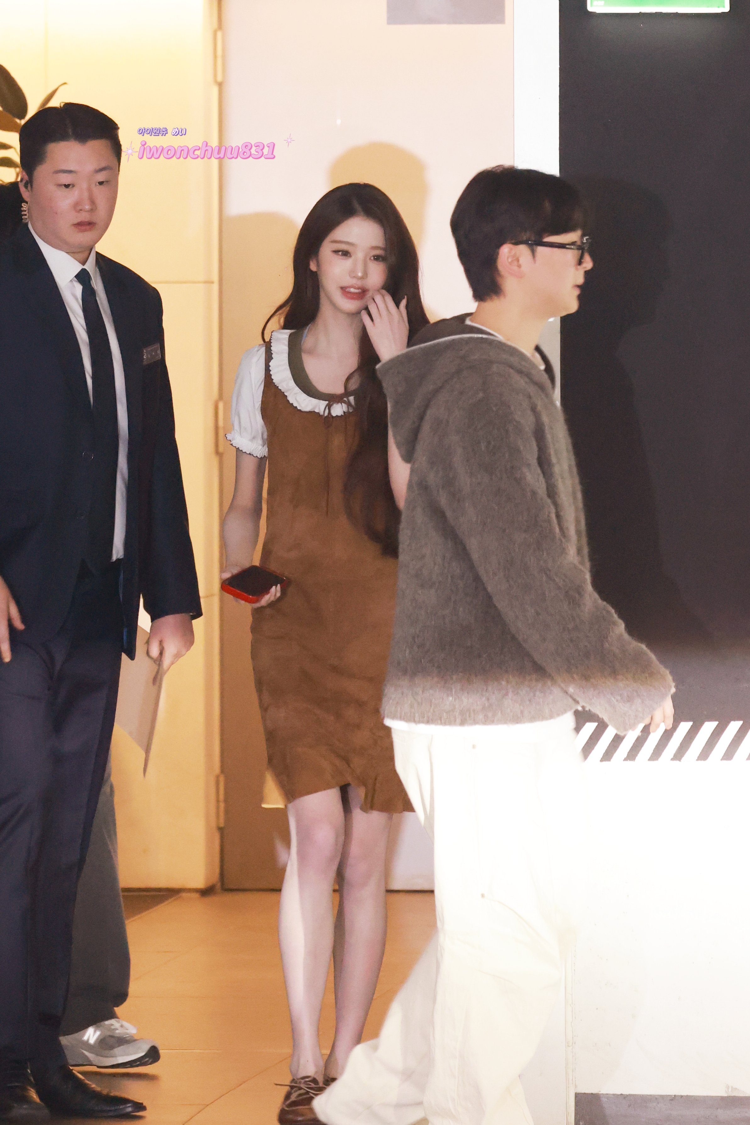 [잡담] 오늘 미우미우 뷰티 포토콜 행사 참석한 장원영 | 인스티즈