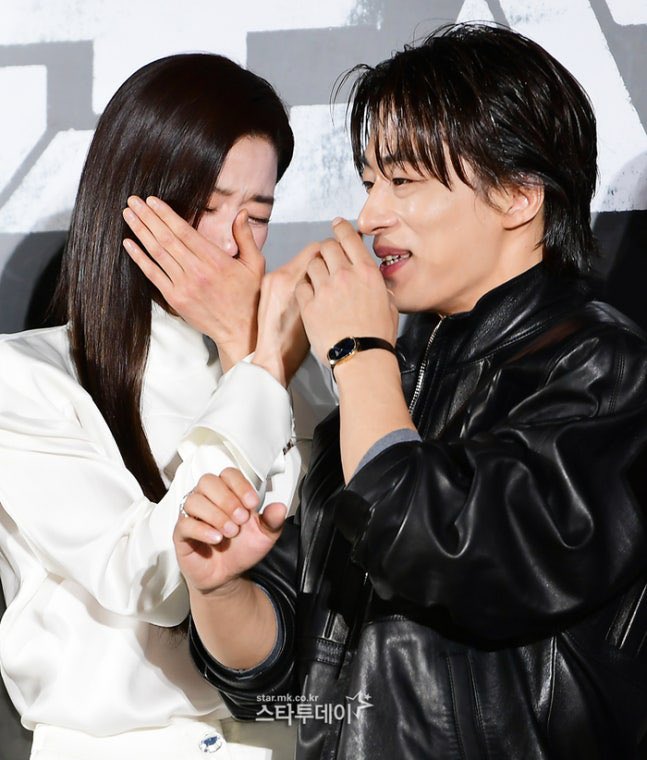 [잡담] 구교환 뭐라고 했길래 전지현 웃겨서 거의 우는 거짘ㅋㅋㅋㅋㅋ | 인스티즈