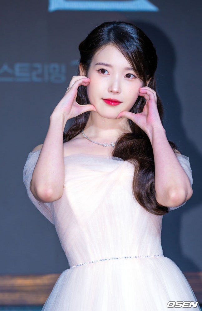 [잡담] 대군부인) 아이유 기사사진 미쳤네.... | 인스티즈
