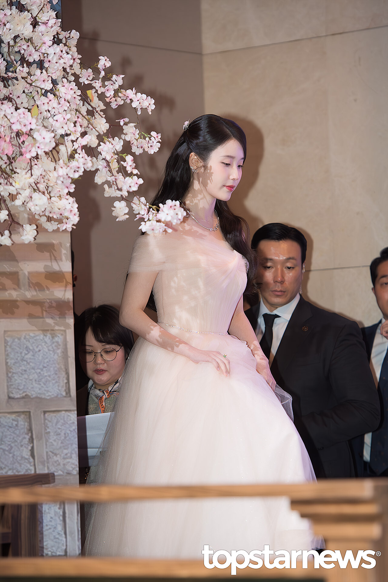 [잡담] 아이유) 오늘 완전 복숭아살구 같당🍑 | 인스티즈