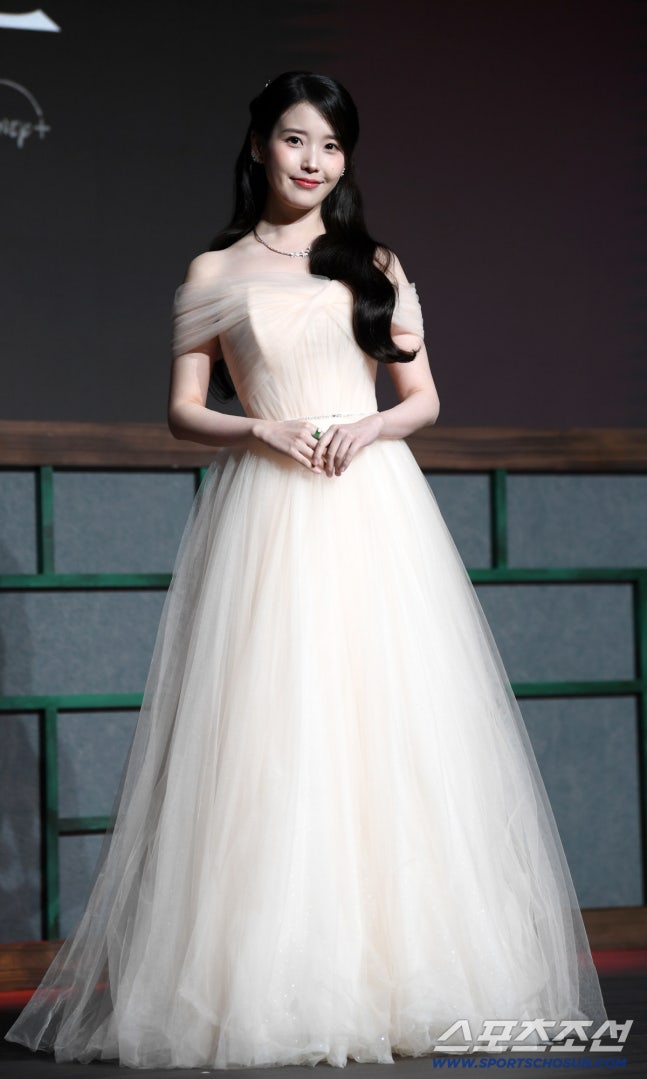 [잡담] 대군부인) 아이유 사진 떴다 | 인스티즈