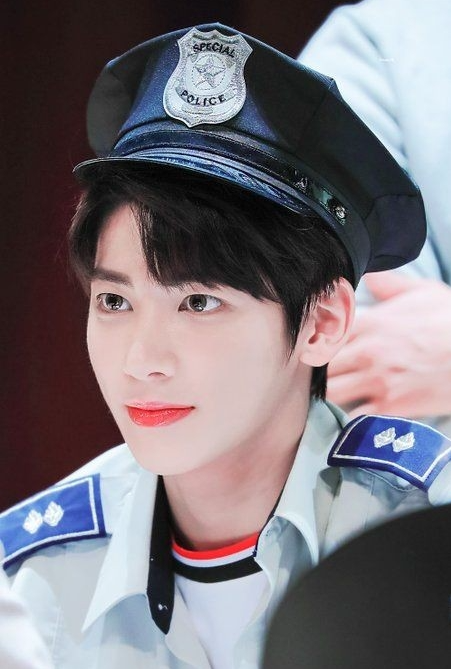 [잡담] 어제 강태현 시구 때 유독 데뷔 초 느낌나 | 인스티즈