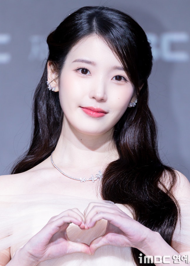 [잡담] 대군부인) 아이유 기사사진 미쳤네.... | 인스티즈