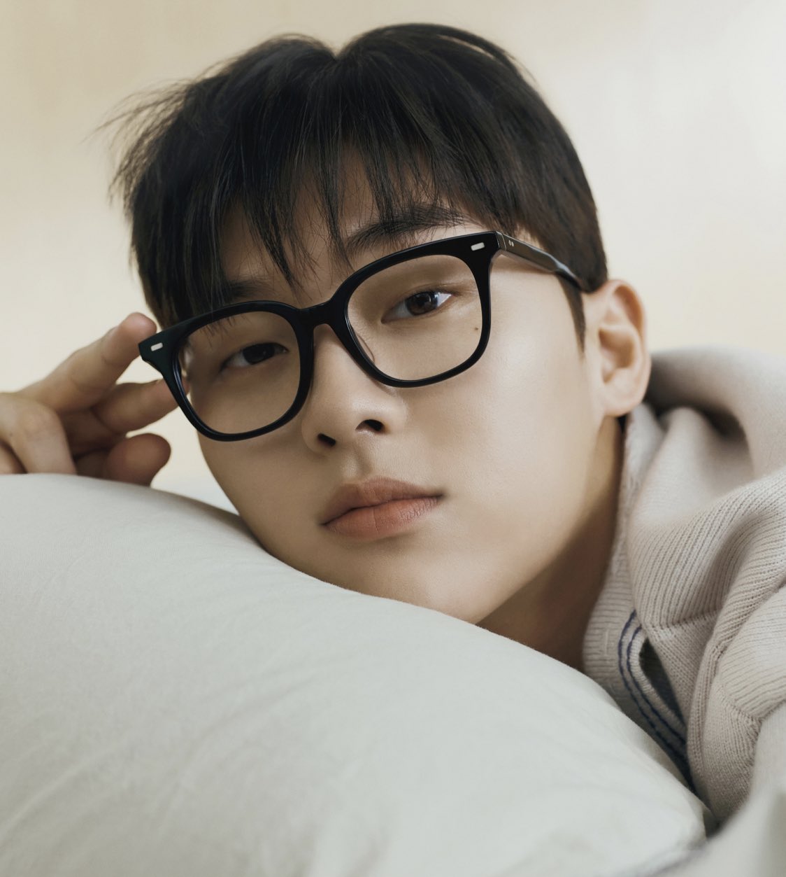 ㄱ [잡담] 현윙 안경 떡밥 걱정 안해도 돼 | 인스티즈