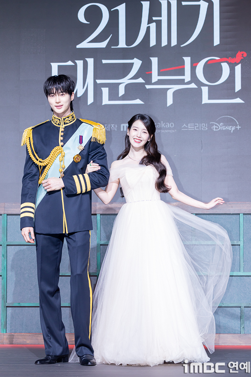 [잡담] 자아 갈아끼우는 아이유 ㅋㅋㅋ | 인스티즈