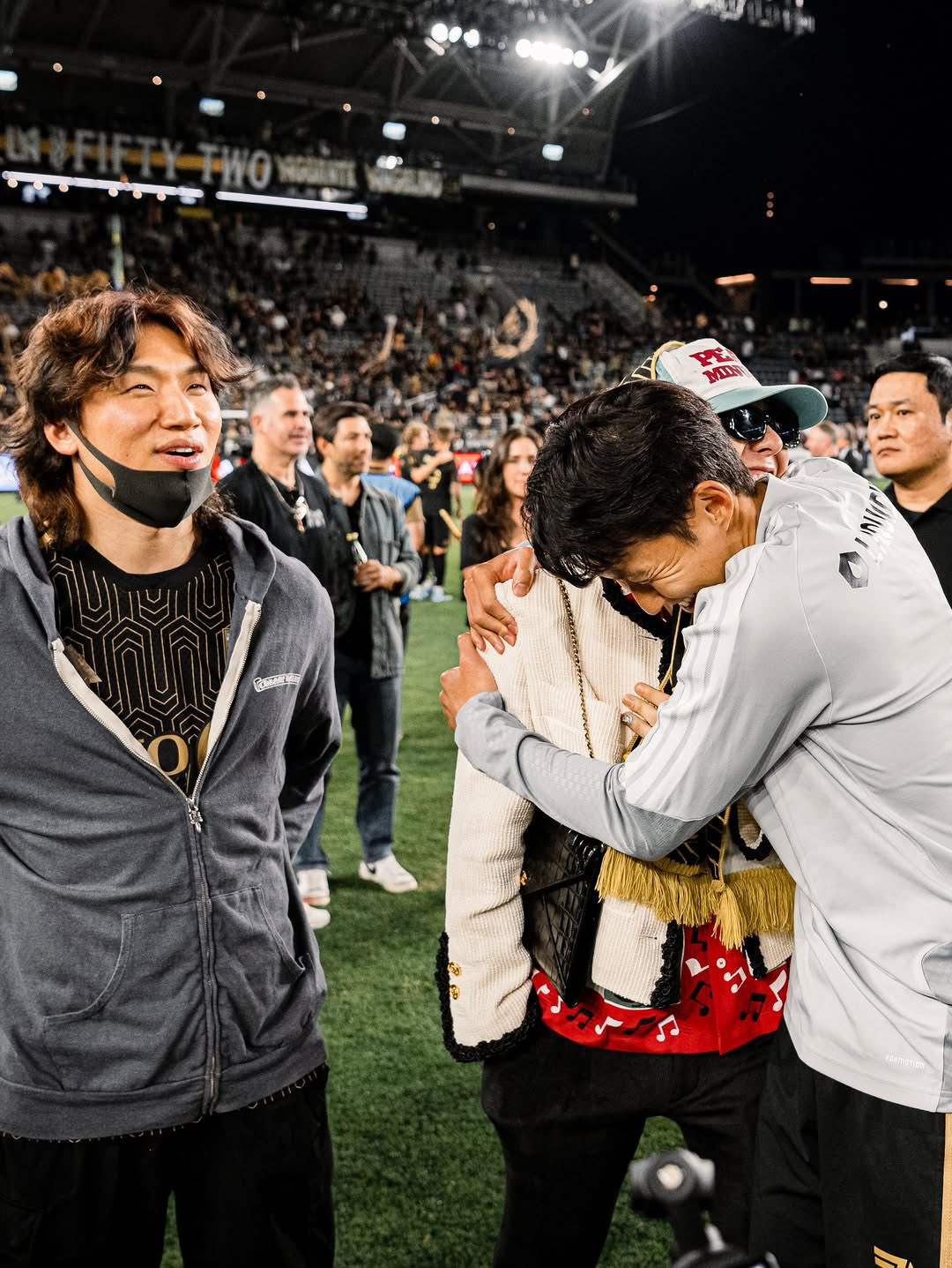 [잡담] 손흥민 되게 지디를 애처롭게 껴안는다 ㅋㅋㅋㅋㅋㅋㅋ | 인스티즈