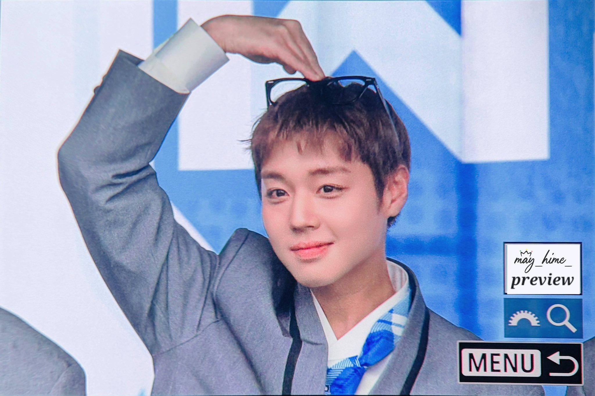 [잡담] 안경 얹고 다니는거에 꽂힌 이유는? 질문에 빈말 못하는 박지훈 | 인스티즈