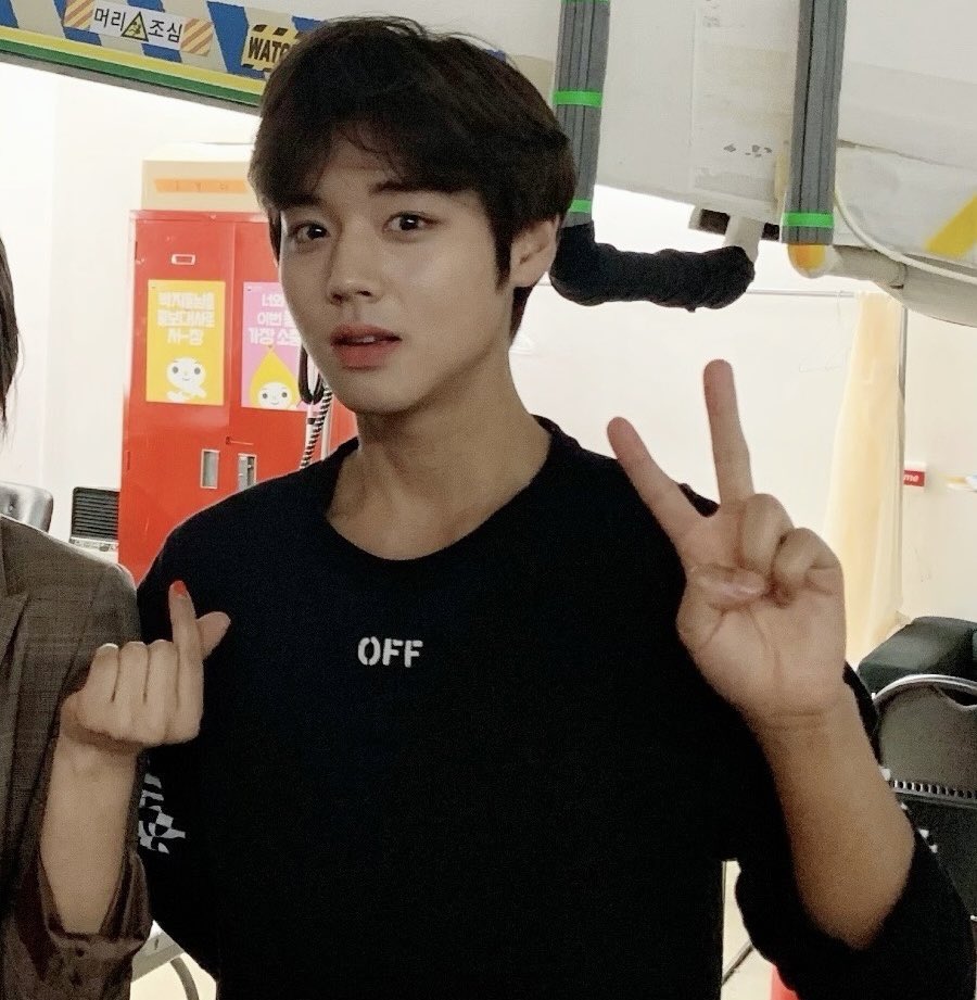 [잡담] 박지훈 샤갈 손큰것도 너무 좋다 | 인스티즈