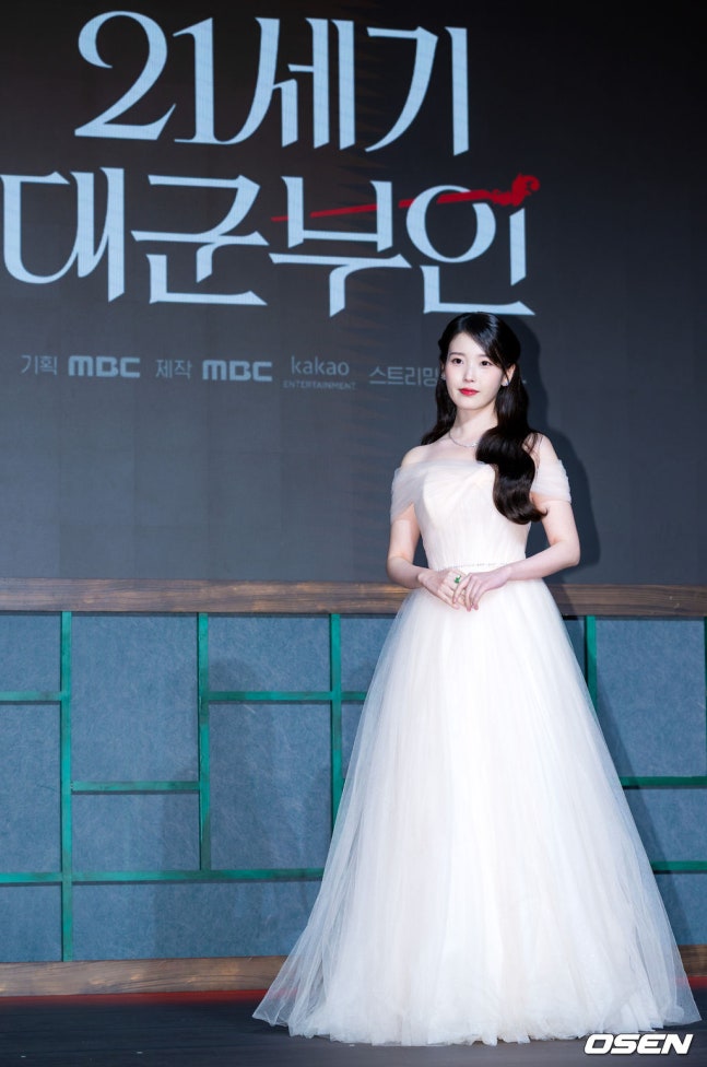 [잡담] 아이유) 오늘자 21세기대군부인 제작발표회 아이유 기사사진 | 인스티즈