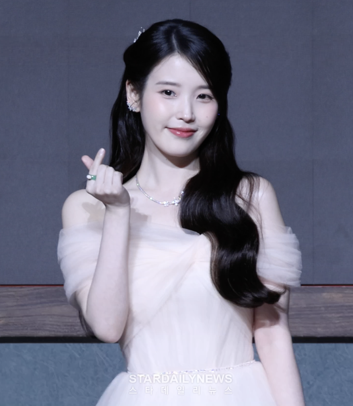 [잡담] 아이유) 오늘자 21세기대군부인 제작발표회 아이유 기사사진 | 인스티즈