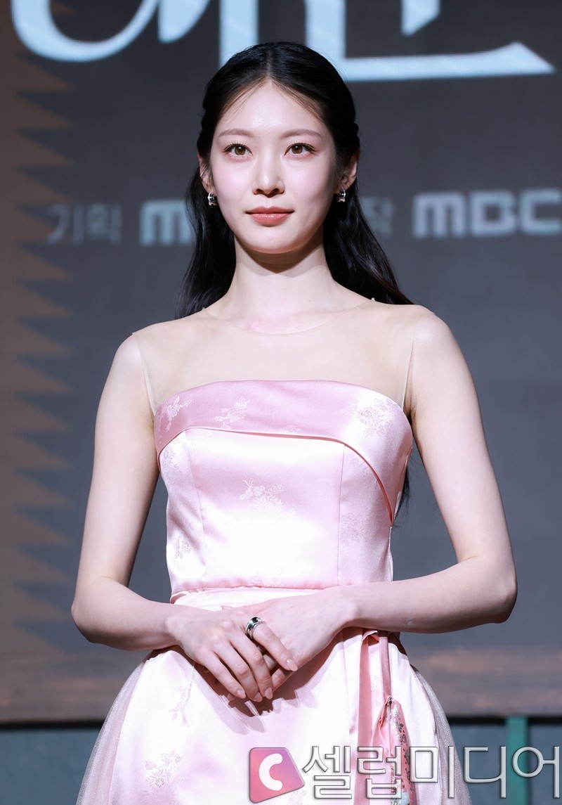 [잡담] 공승연) 260406 21세기대군부인 제작발표회 공승연 기사사진 | 인스티즈