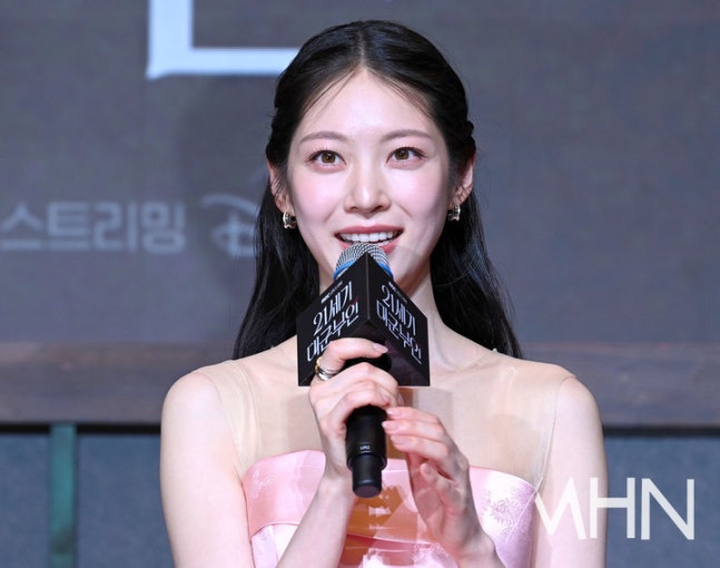 [잡담] 공승연) 260406 21세기대군부인 제작발표회 공승연 기사사진 | 인스티즈