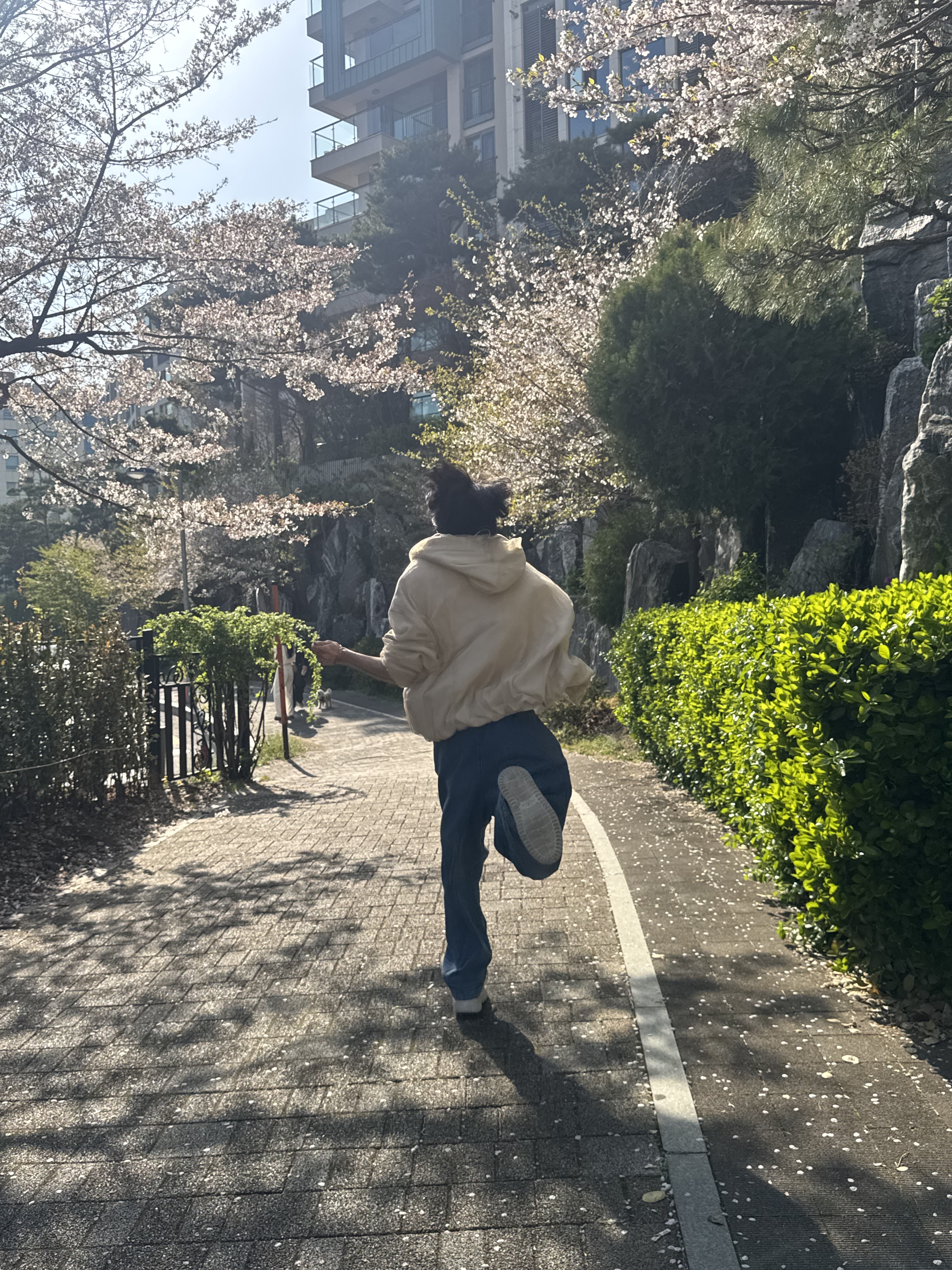 [잡담] 아니 윤정한 위버스에 사진 올려줬는데 이게 맞아? 초딩 아니고? | 인스티즈
