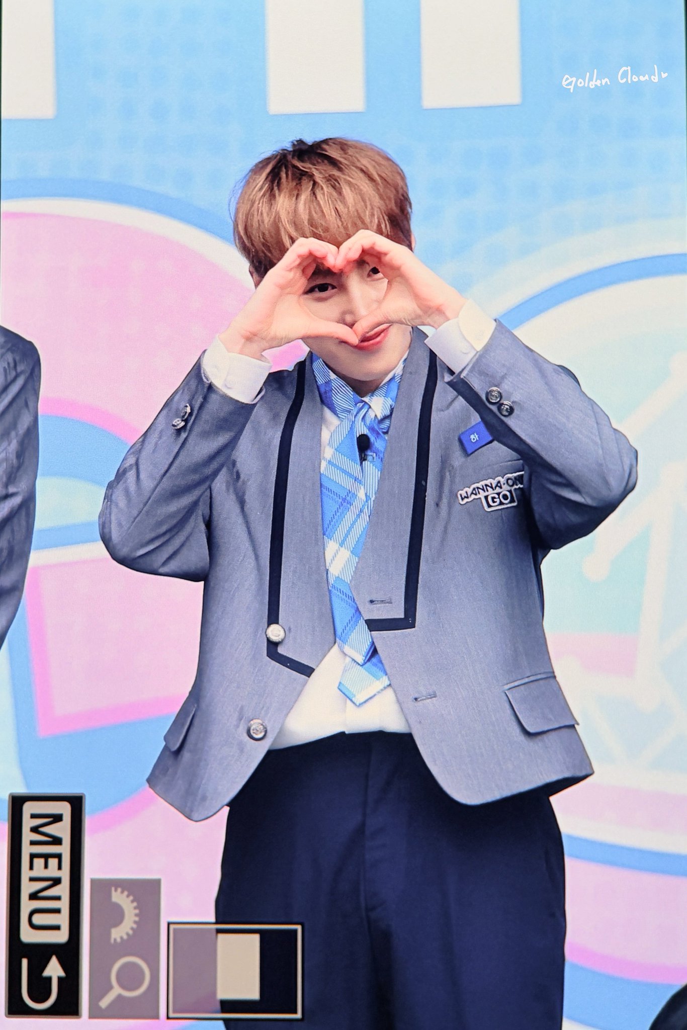 [잡담] 하성운 한 7년 정도 냉동실에 넣었다 뺀 거 아냐? | 인스티즈