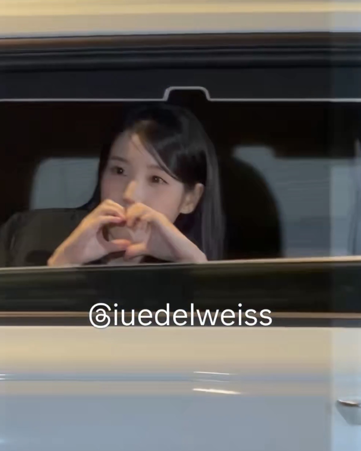 [잡담] 아이유 퇴근길도 너무 예뻤네... | 인스티즈