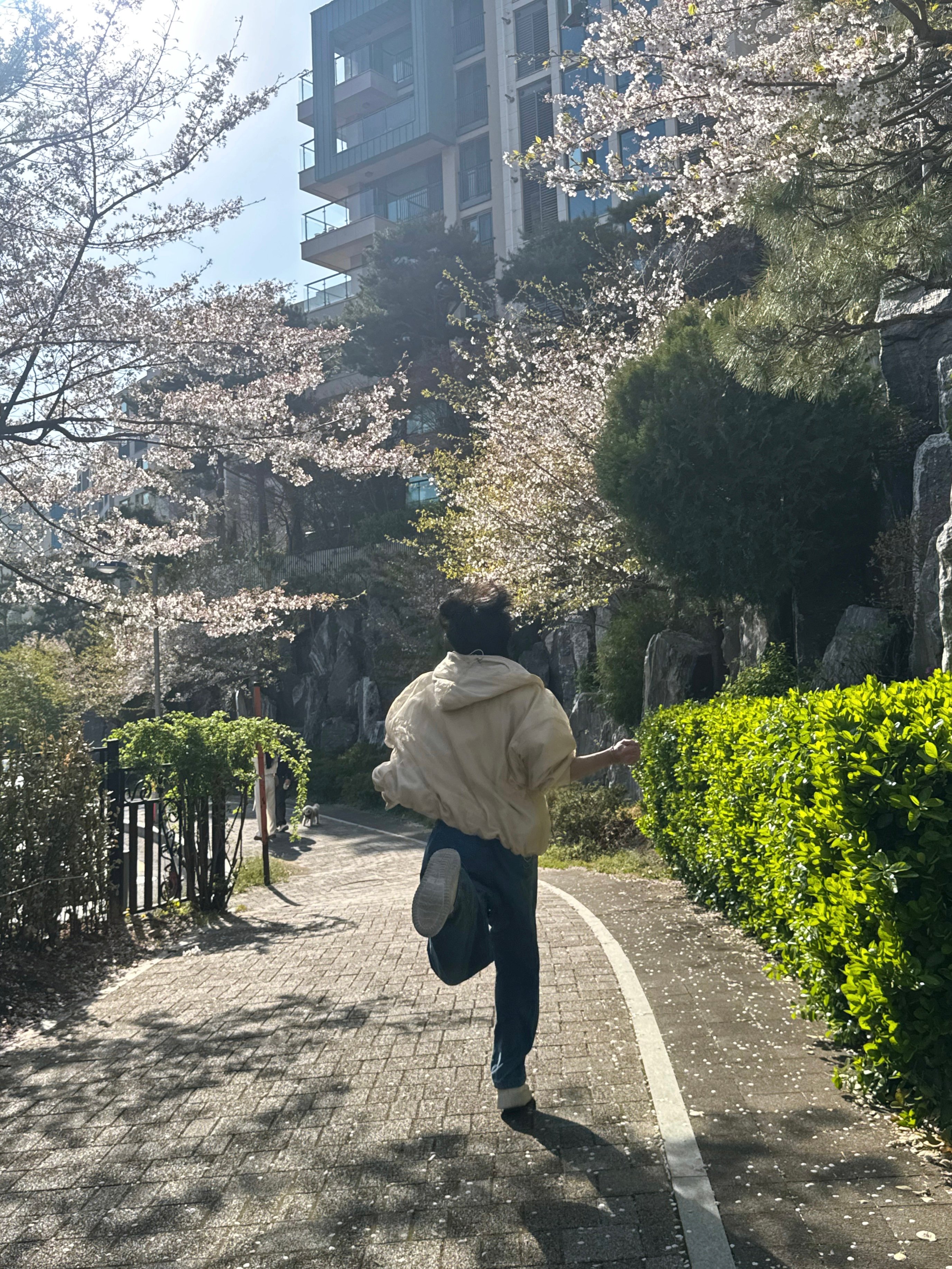 [잡담] 아니 윤정한 위버스에 사진 올려줬는데 이게 맞아? 초딩 아니고? | 인스티즈
