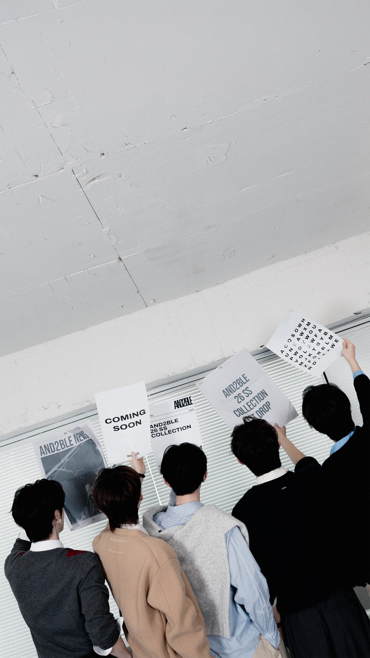 [잡담] 앤더블 이렇게 착장 쭉 걸려있는거 보여주고 | 인스티즈