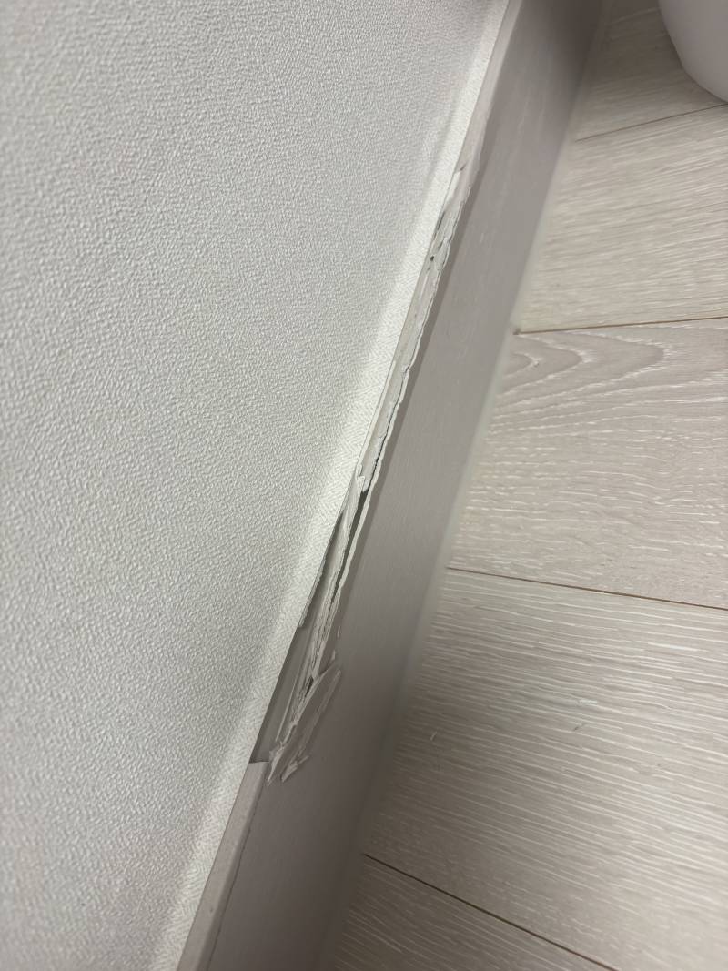 [잡담] 자취방 몰딩 깨짐…이거 어캄….? | 인스티즈