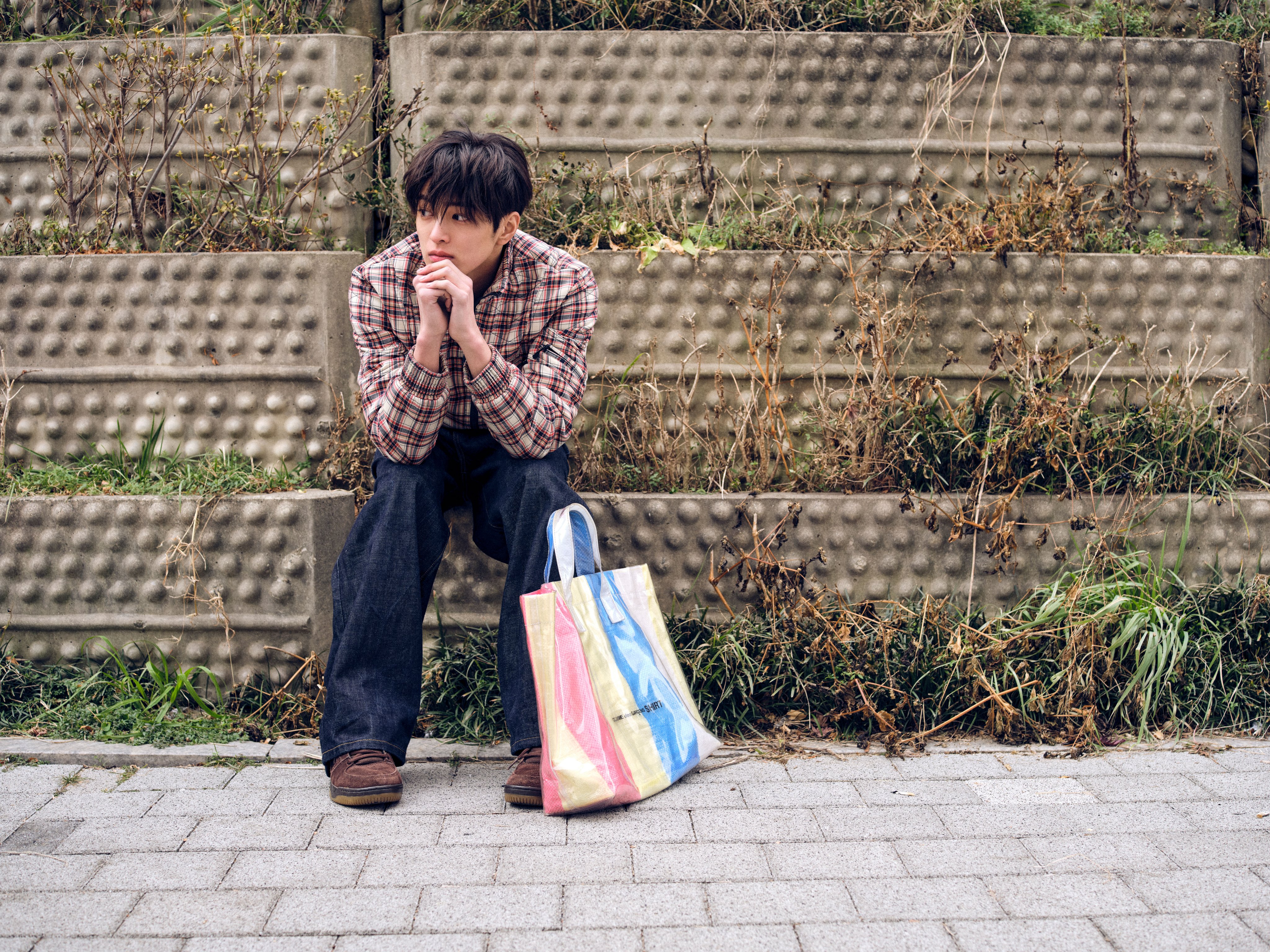 [잡담] 이번 앨범 컨포에 등장한 코르티스 건호 개인 소장품들ㅋㅋ | 인스티즈