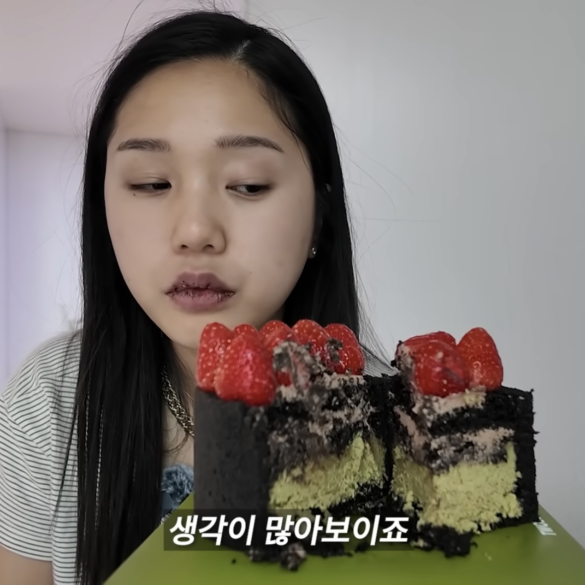 [잡담] 아 미미 딱히 본인스타일 아닌 음식 먹을 때 표정 개웃김ㅋㅋㅋㅋㅋㅋㅋㅋㅋㅋㅋㅋㅋㅋㅋㅋㅋㅋㅋㅋㅋ | 인스티즈