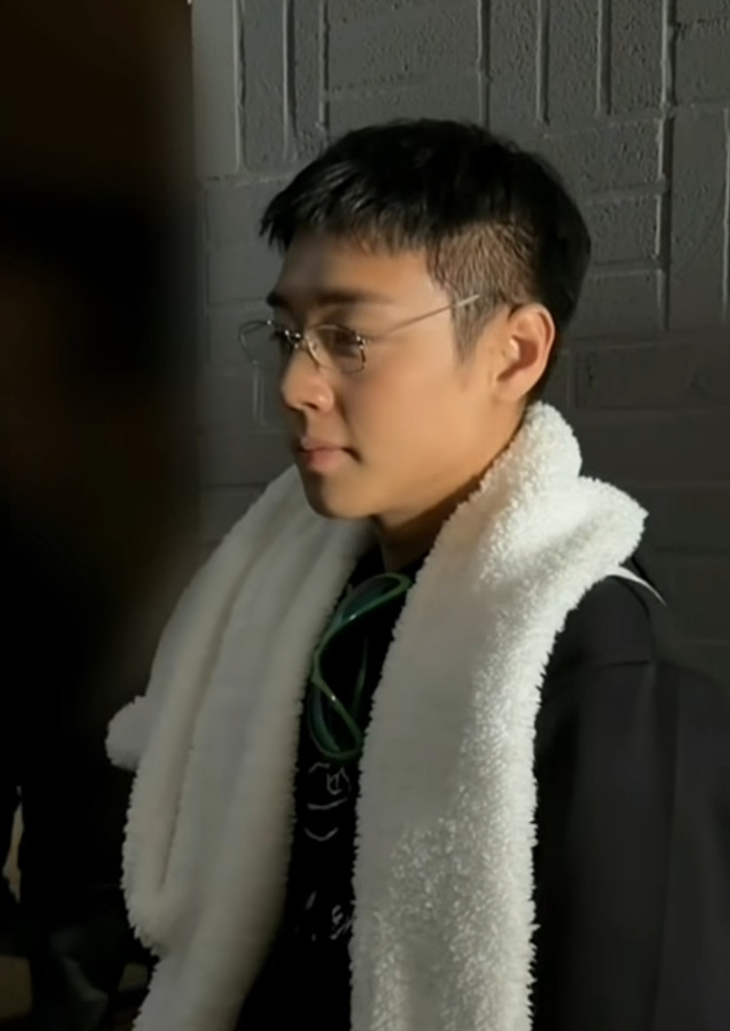 [잡담] 박지훈 ㄹㅇ 머리 빨리 자랐네 | 인스티즈