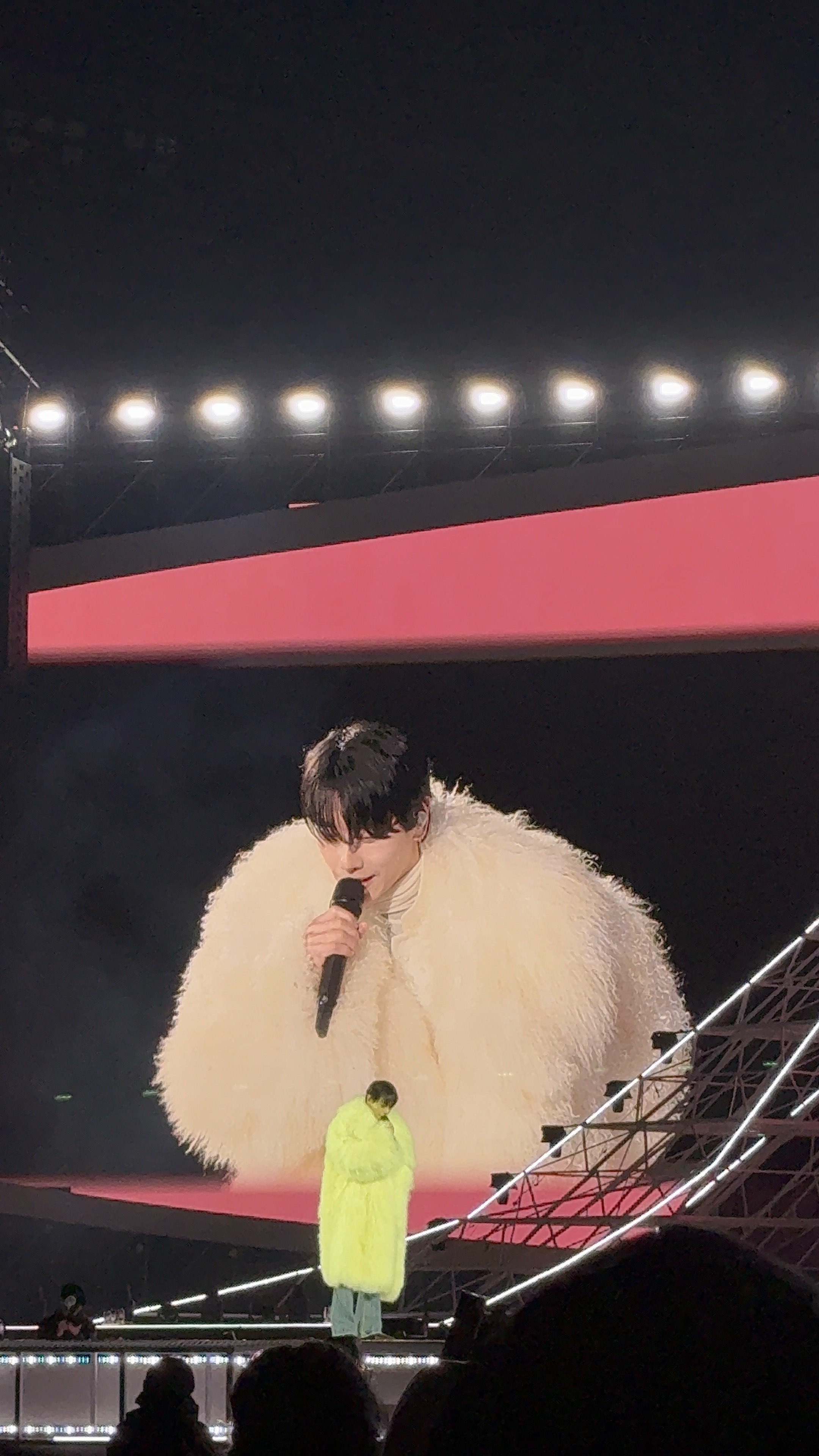 [잡담] 박효신 첫콘때 얼어죽을뻔하고 둘쨋날 옷 바꾼거 봐 | 인스티즈