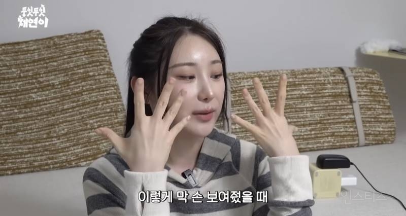 맨 손톱을 좋아하지만 또 막상 셀프 네일 아트는 잘하는 여자 아이돌.jpg | 인스티즈