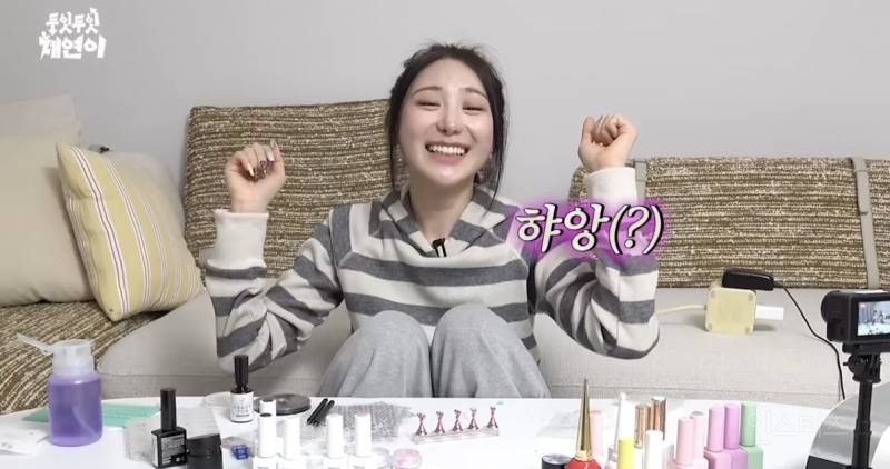 맨 손톱을 좋아하지만 또 막상 셀프 네일 아트는 잘하는 여자 아이돌.jpg | 인스티즈