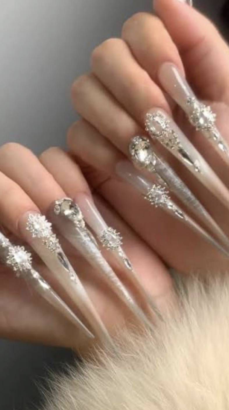 [잡담] 근데 이런 손톱으로 사는 사람들 어떻게 생활하는 거지 | 인스티즈