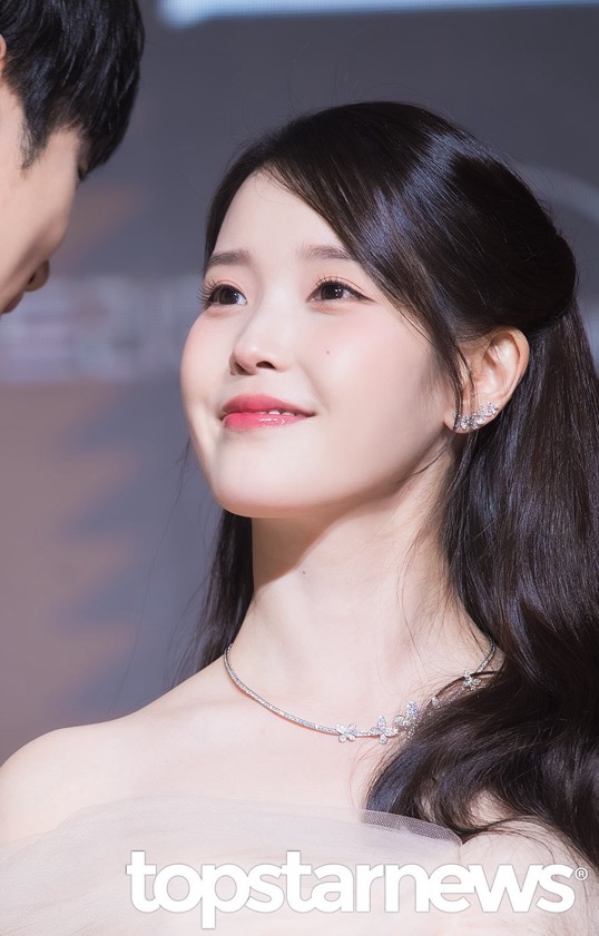 [잡담] 아이유) 아이유 정수리 말도 안되게 벅벅 쓰다듬어주고싶음 | 인스티즈