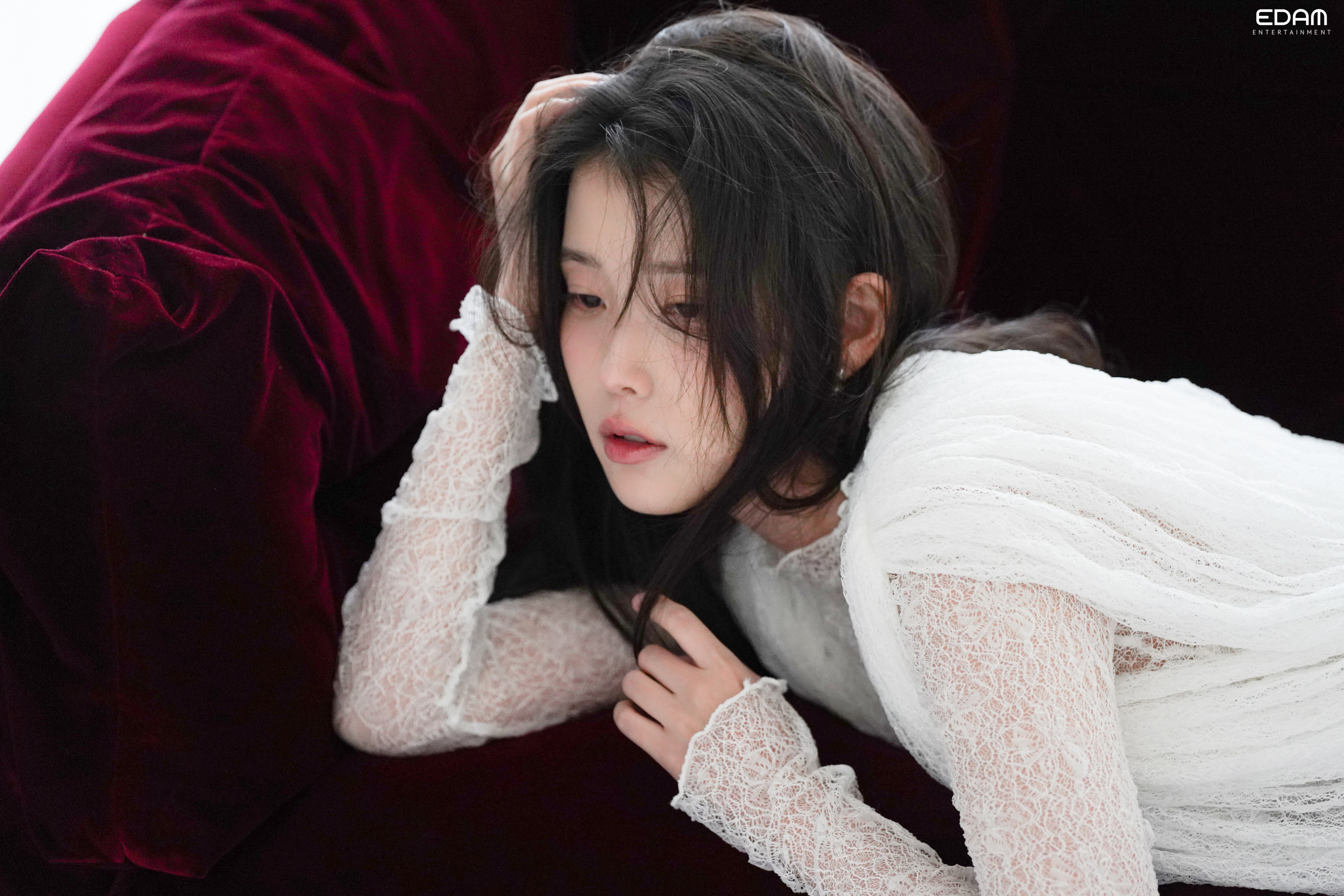 [잡담] 아이유) 소속사 엘르 비하인드 사진 모음 | 인스티즈