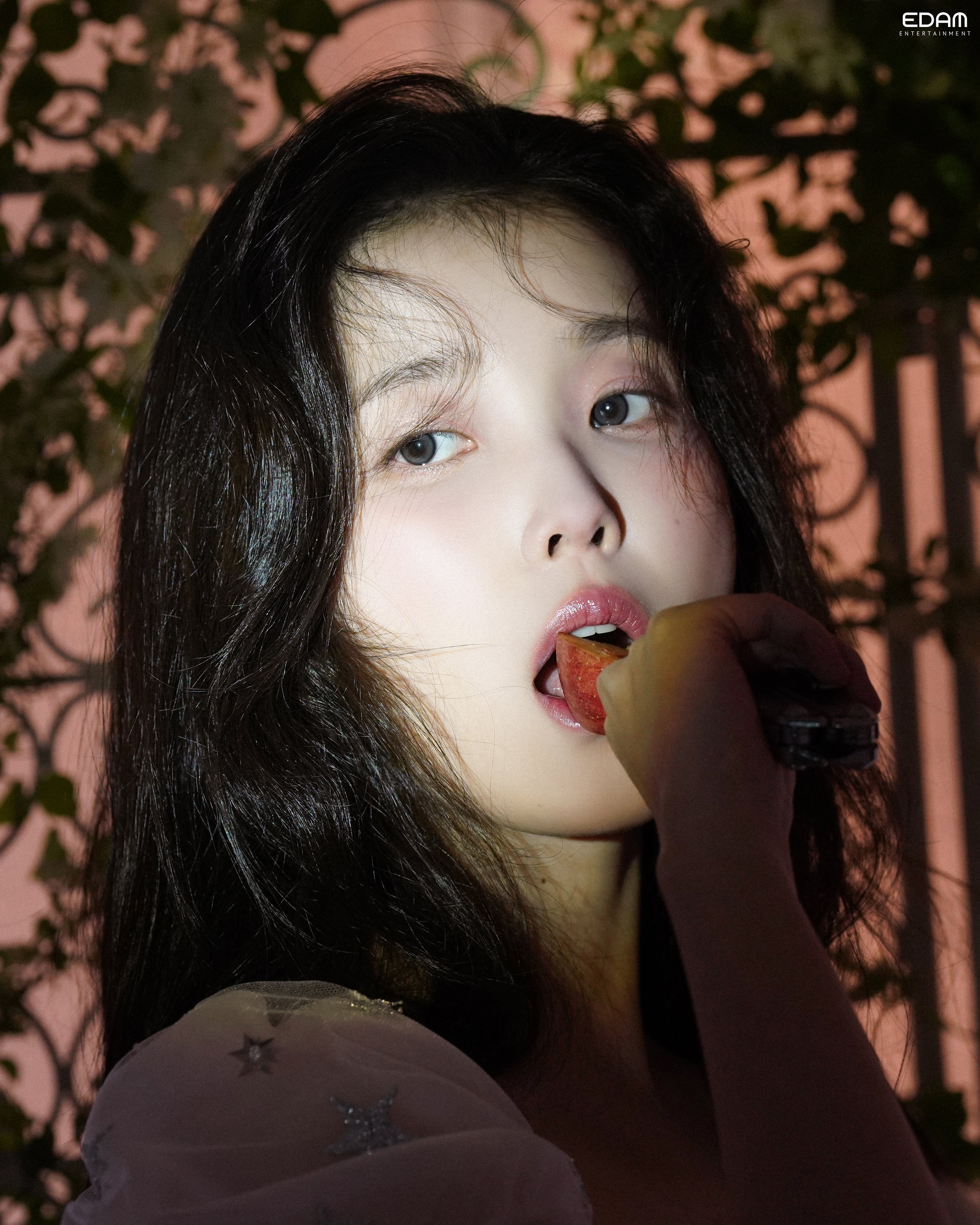 [잡담] 아이유) 방금 뜬 아이유 엘르 비하인드 사진들 | 인스티즈