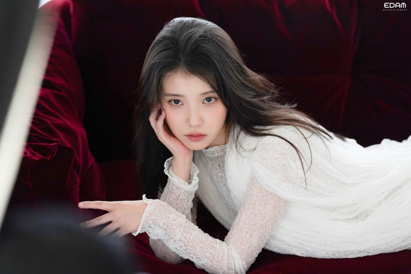 [잡담] 아이유) 방금 뜬 아이유 엘르 비하인드 사진들 | 인스티즈