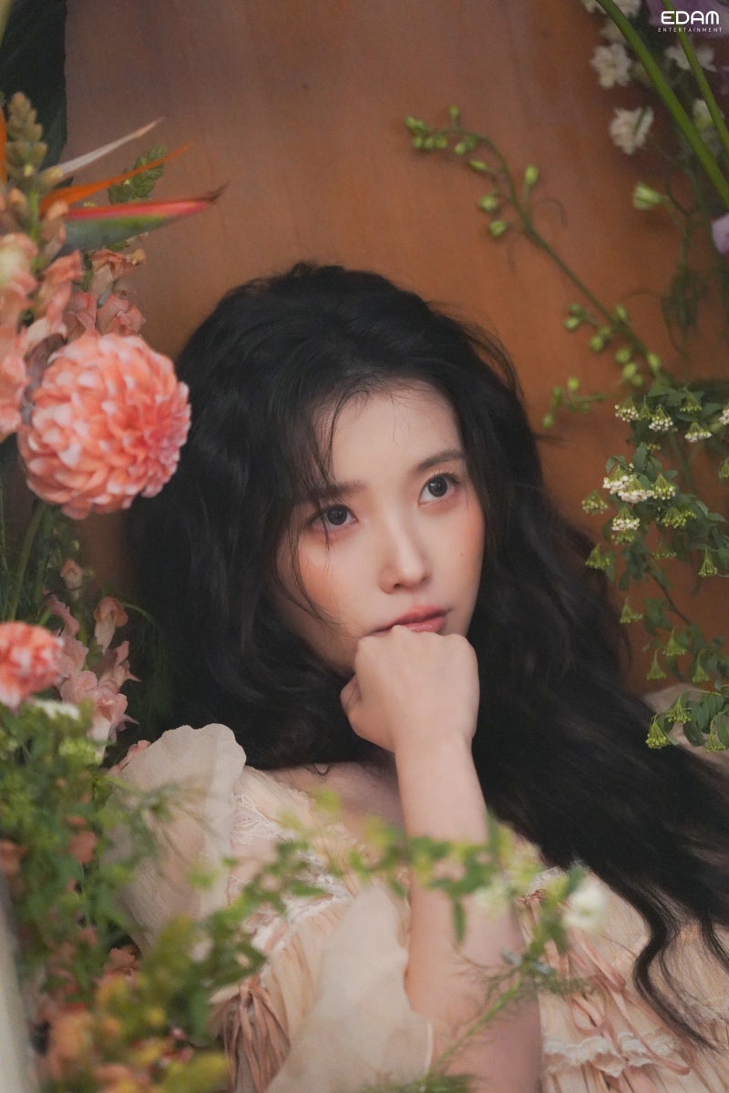[잡담] 아이유) 방금 뜬 아이유 엘르 비하인드 사진들 | 인스티즈