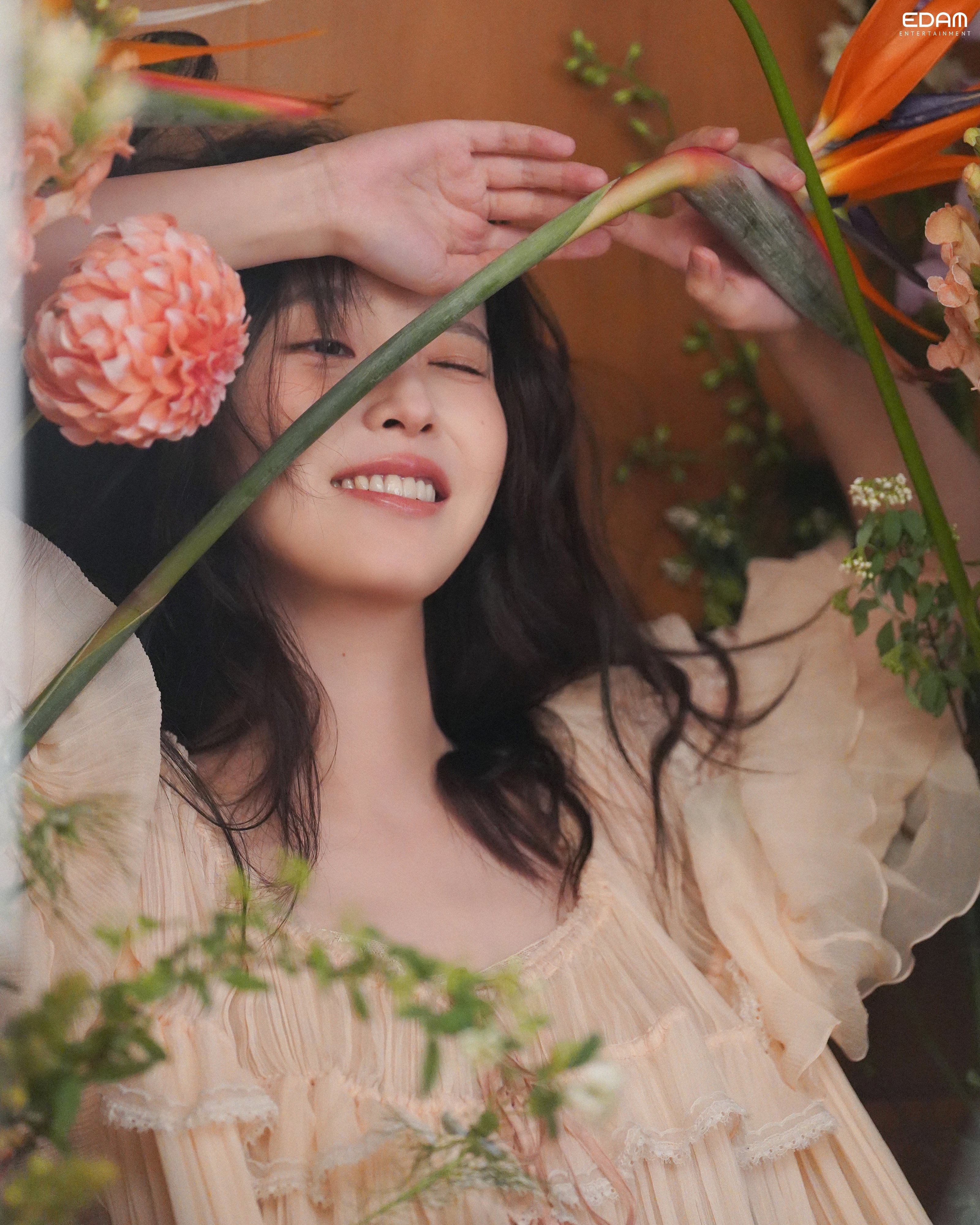 [잡담] 아이유) 방금 뜬 아이유 엘르 비하인드 사진들 | 인스티즈
