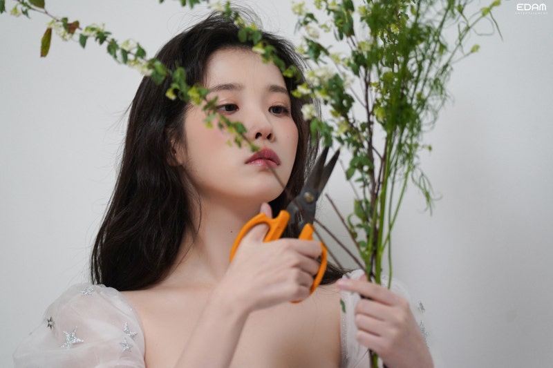 [잡담] 아이유) 방금 뜬 아이유 엘르 비하인드 사진들 | 인스티즈