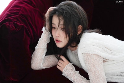 [잡담] 아이유) 방금 뜬 아이유 엘르 비하인드 사진들 | 인스티즈