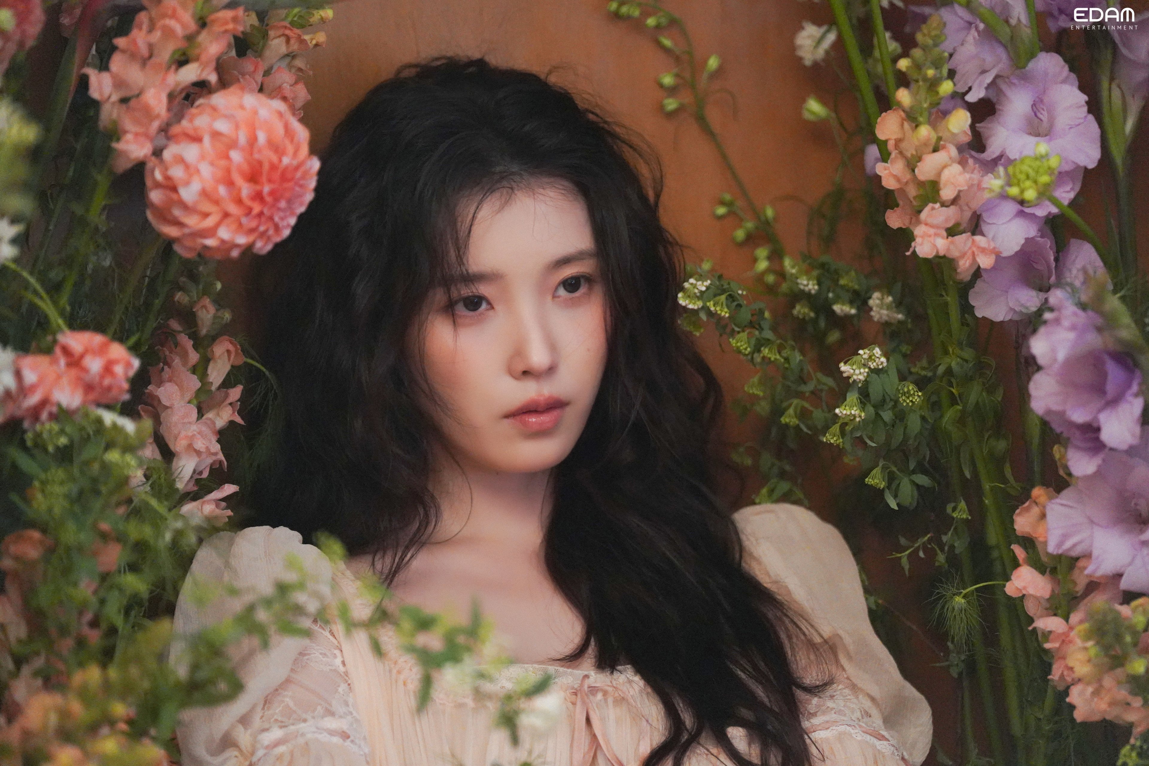 [잡담] 아이유) 소속사 엘르 비하인드 사진 모음 | 인스티즈