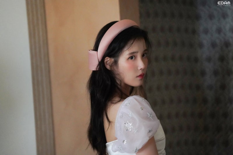 [잡담] 아이유) 방금 뜬 아이유 엘르 비하인드 사진들 | 인스티즈