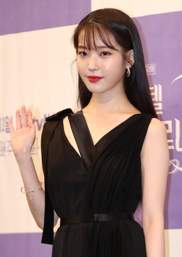 [잡담] 아이유) 제작발표회마다 캐릭터에 빙의돼서 나오는거 너무 좋음 | 인스티즈