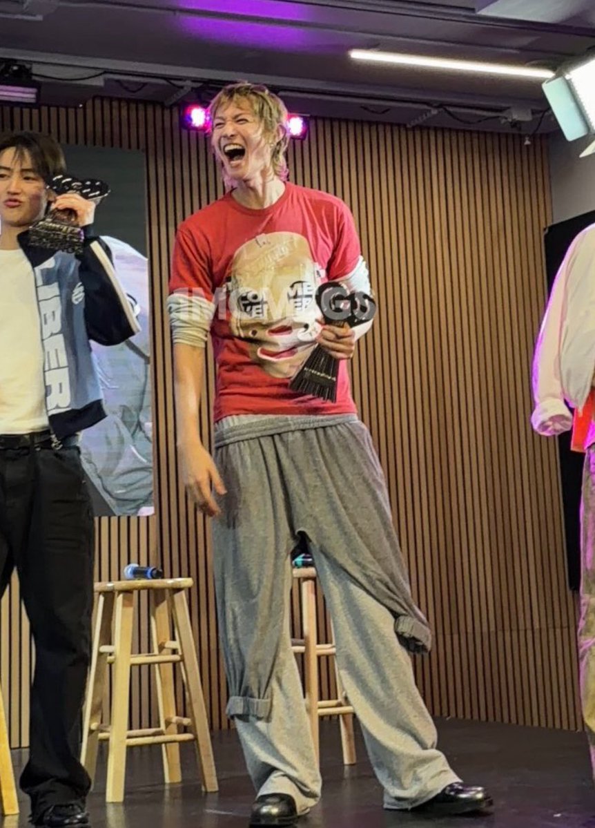 [잡담] 바지 두개 겹쳐 입은건 봤어도 앞에다 찬거는 첨봐 | 인스티즈