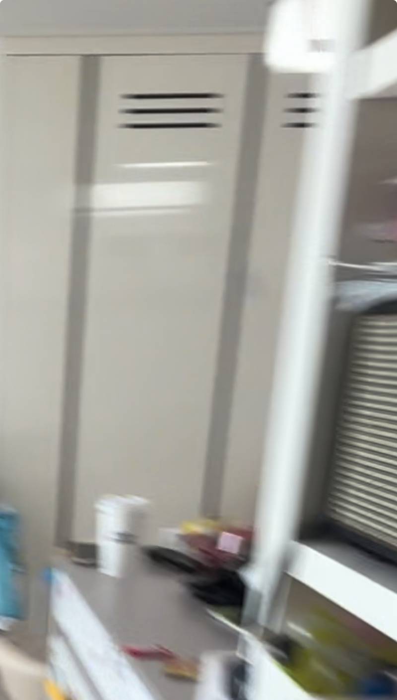 [잡담] 여기를 옷장으로 하려는데 뚫린부분 막는 방법 뭐있을까? | 인스티즈