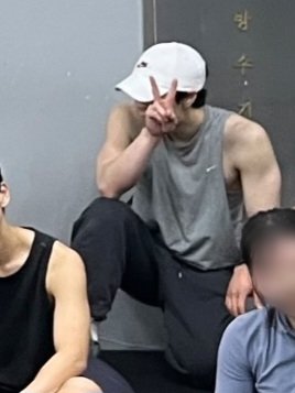 [잡담] 손종원 새로 뜬 사진 어깨 뭐임... | 인스티즈
