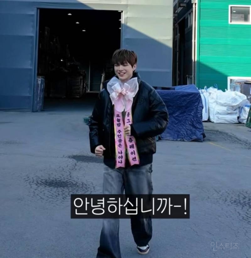 강다니엘 생일에 고양이 모래 공장 견학 + 벤토 모래 기부 | 인스티즈