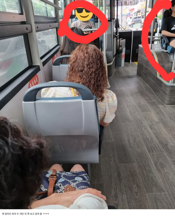 [잡담] 너네 버스탔는데 이자리만 남아있으면 앉을거야 말거야? | 인스티즈