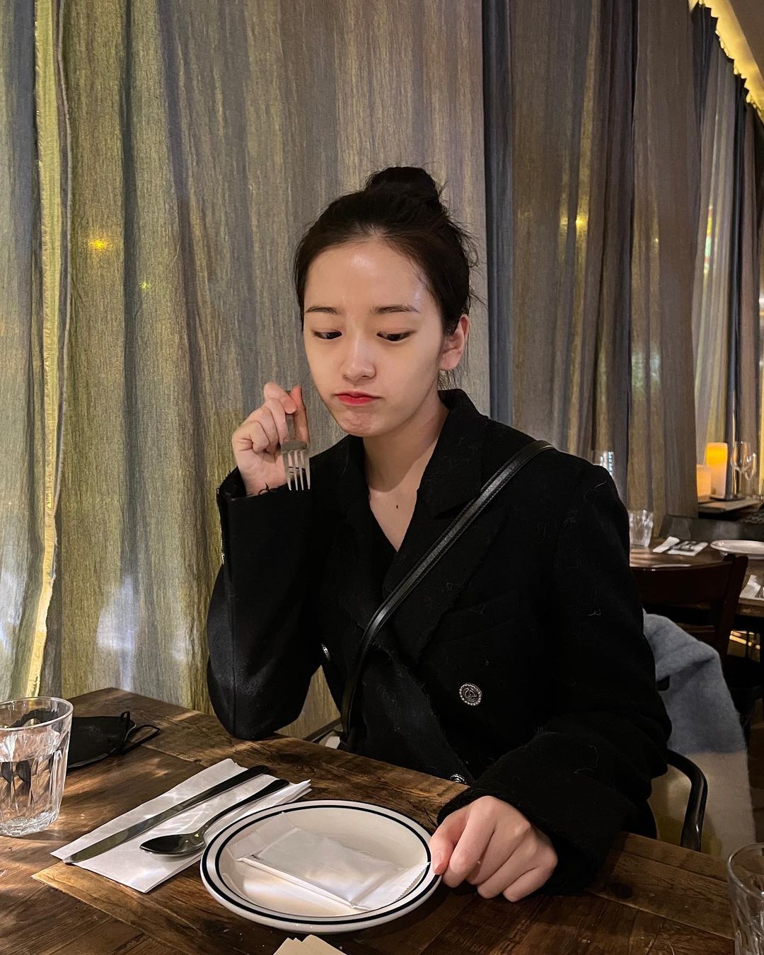 [잡담] 사진에서 사랑이 느껴지는 안유진 가족들이 찍은 안유진 | 인스티즈