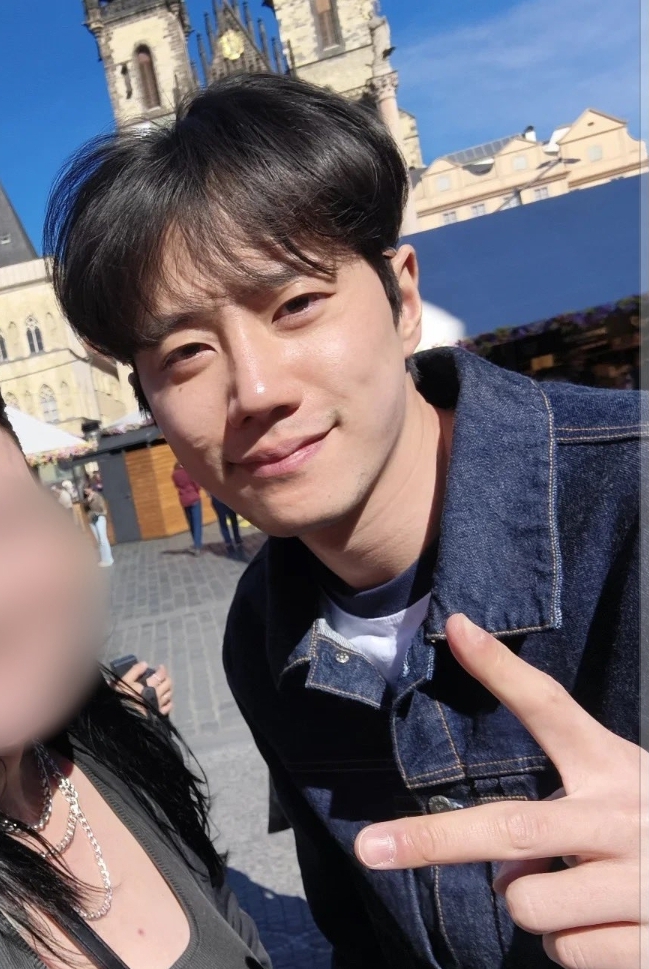 [잡담] 포핸즈 이준영 프라하 목격담 | 인스티즈