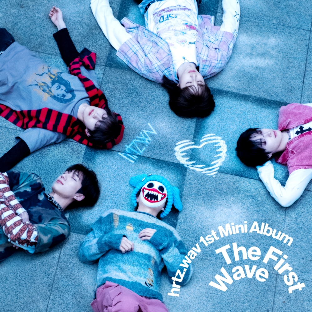 [정보/소식] 카카오엔터 글로벌 밴드 hrtz.wav (하츠웨이브), 오늘(8일) 정식 데뷔... 미니 1집 'The First Wave' 발매 | 인스티즈
