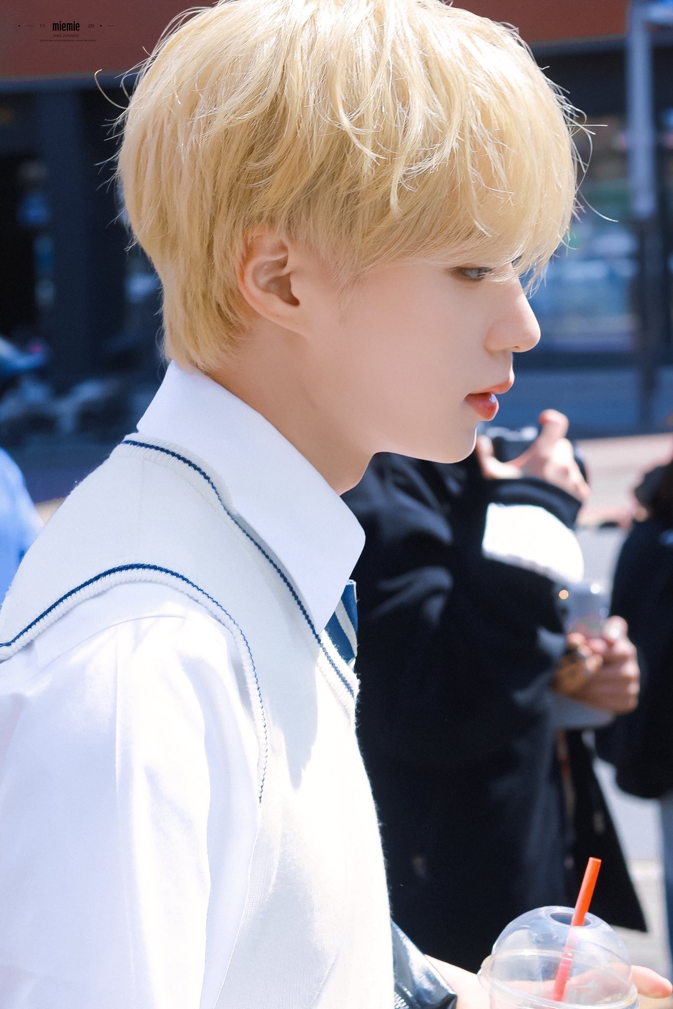 [잡담] ㅇㄷㅇ 준서 생각보다 더 금발 잘 어울리는 것 같음 | 인스티즈